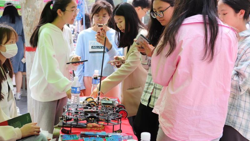 数据中台：构建高效数据治理的基石**